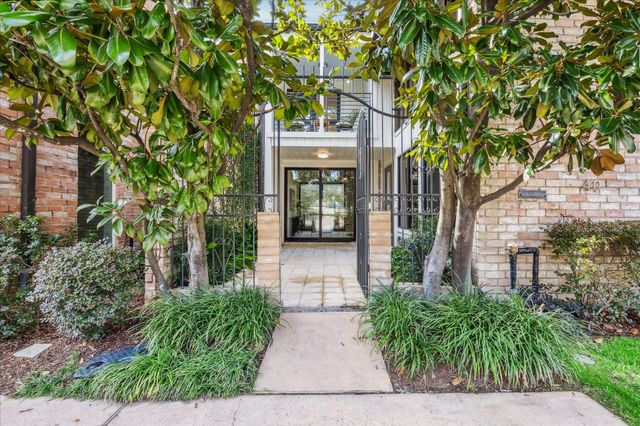 40 River Hollow Lane, Houston, TX 77027