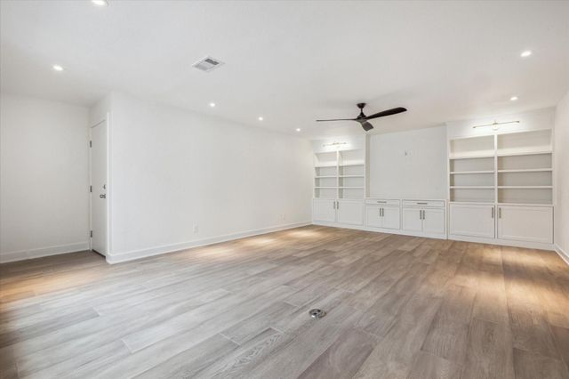 40 River Hollow Lane, Houston, TX 77027