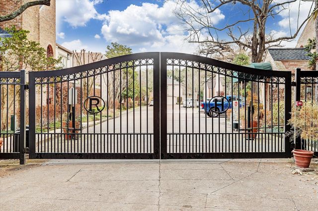 40 River Hollow Lane, Houston, TX 77027