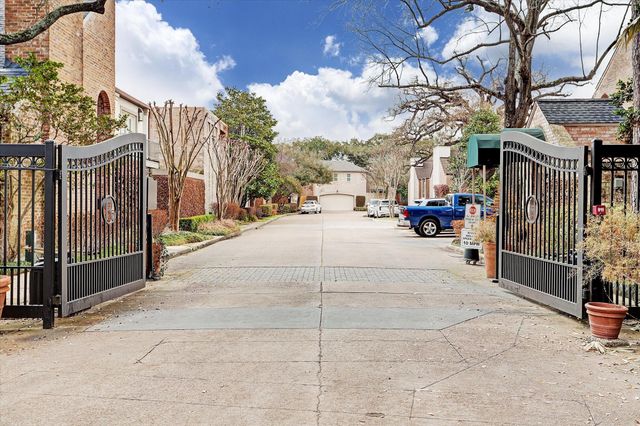40 River Hollow Lane, Houston, TX 77027