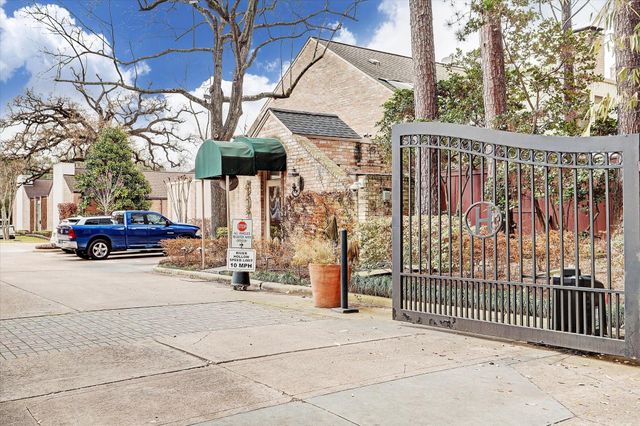 40 River Hollow Lane, Houston, TX 77027