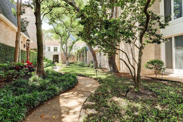 40 River Hollow Lane, Houston, TX 77027