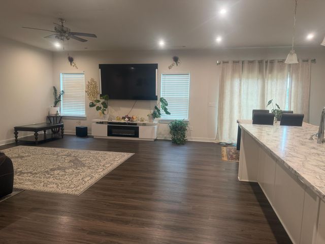 300 Finnegan Ct, Spring Hill, TN 37174