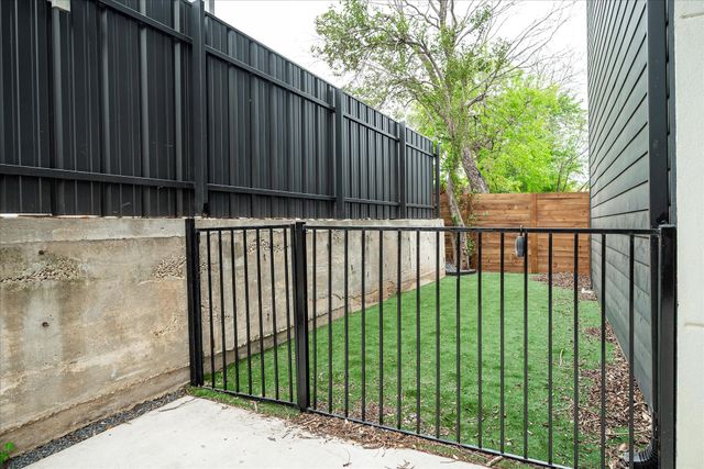 4534 Lake Avenue 103, Dallas, TX 75219