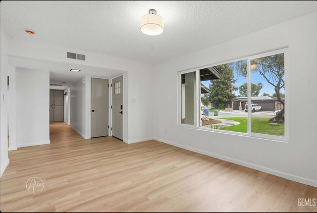 6608 Edgemont Drive, Bakersfield, CA 93309