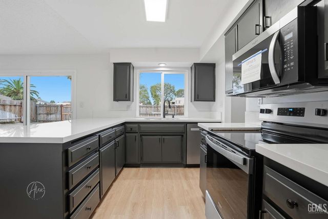 6608 Edgemont Drive, Bakersfield, CA 93309