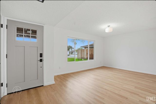 6608 Edgemont Drive, Bakersfield, CA 93309