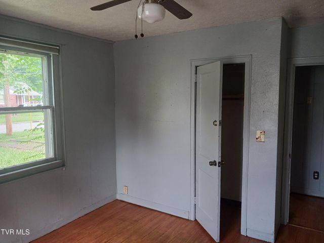 2040 Sherwood Road, Kingsport, TN 37664