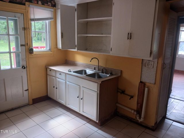 2040 Sherwood Road, Kingsport, TN 37664