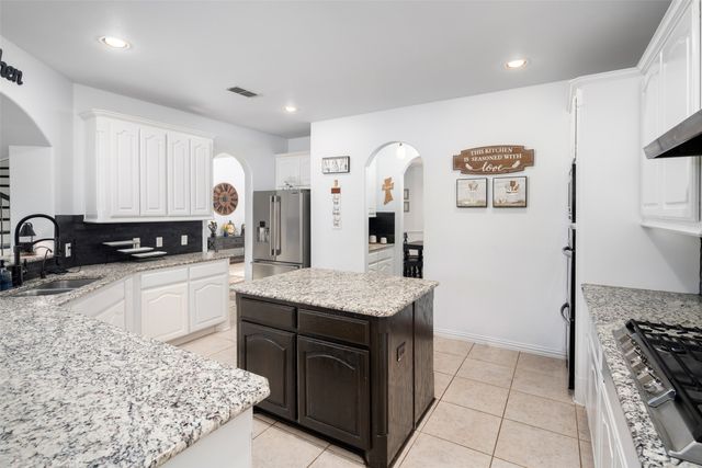 145 Las Colinas Trail, Cross Roads, TX 76227