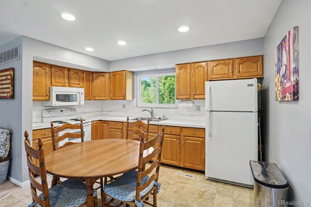 611 Bunny Run Boulevard, Orion Charter Township, MI 48362