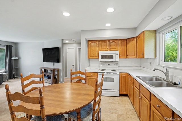 611 Bunny Run Boulevard, Orion Charter Township, MI 48362