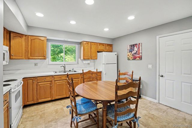 611 Bunny Run Boulevard, Orion Charter Township, MI 48362