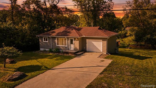 611 Bunny Run Boulevard, Orion Charter Township, MI 48362