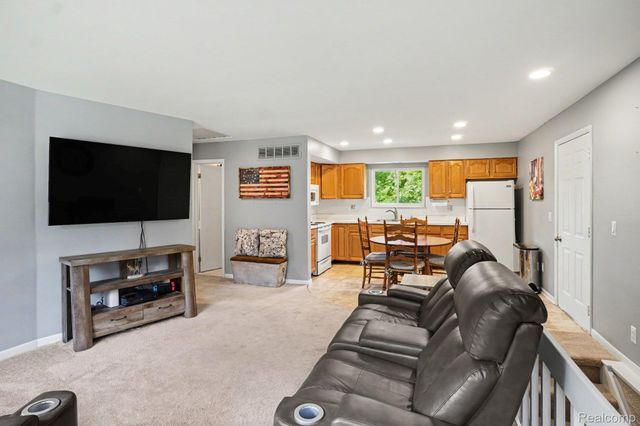 611 Bunny Run Boulevard, Orion Charter Township, MI 48362