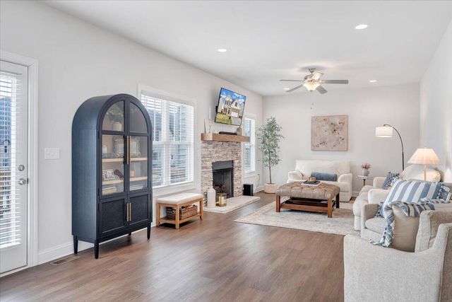 2287 Foxfield LN, Salem, VA 24153