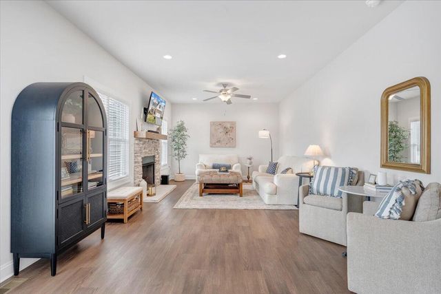 2287 Foxfield LN, Salem, VA 24153