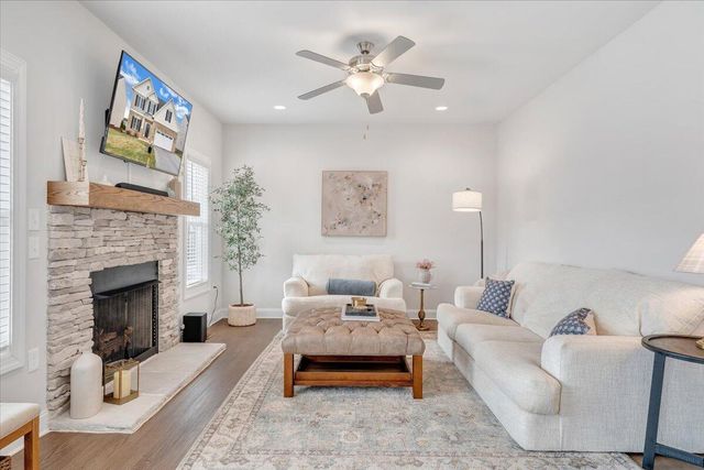 2287 Foxfield LN, Salem, VA 24153