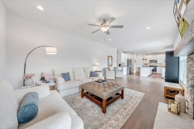 2287 Foxfield LN, Salem, VA 24153