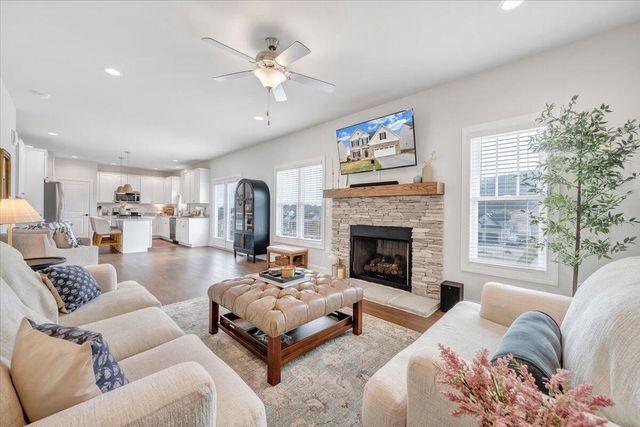 2287 Foxfield LN, Salem, VA 24153