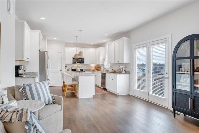 2287 Foxfield LN, Salem, VA 24153