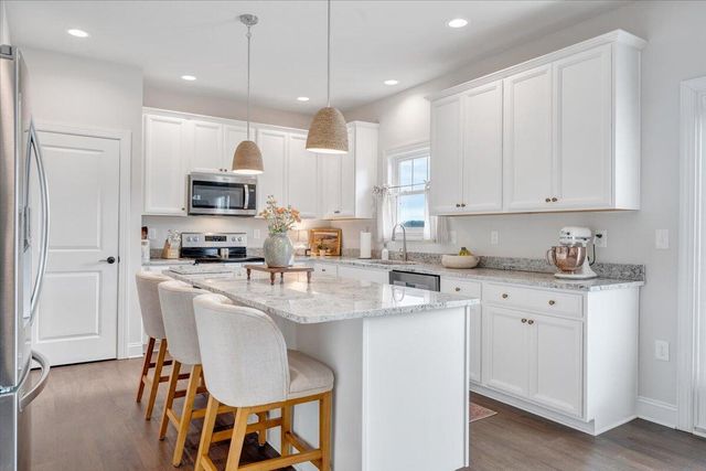 2287 Foxfield LN, Salem, VA 24153