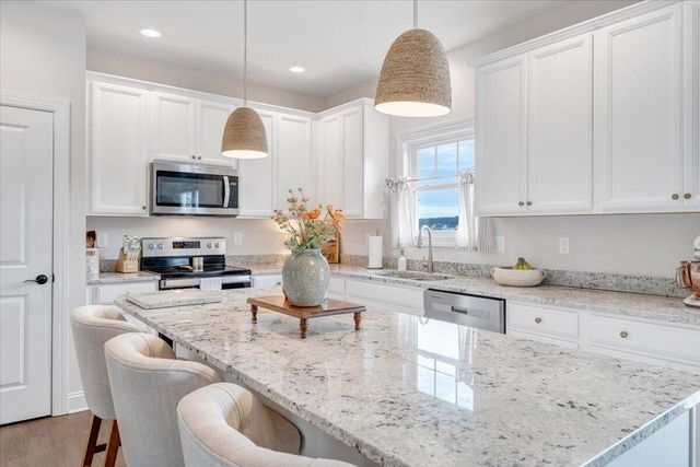 2287 Foxfield LN, Salem, VA 24153