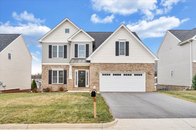 2287 Foxfield LN, Salem, VA 24153