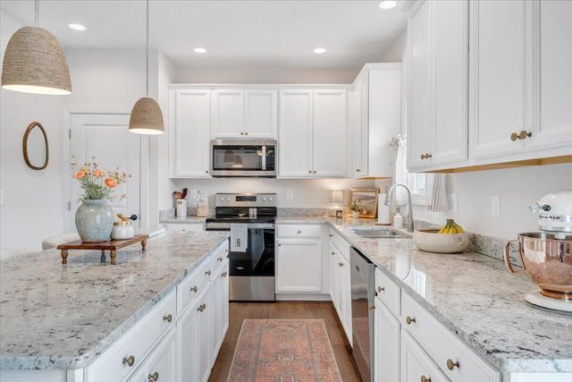 2287 Foxfield LN, Salem, VA 24153