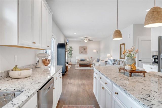 2287 Foxfield LN, Salem, VA 24153