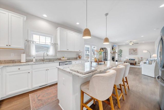 2287 Foxfield LN, Salem, VA 24153