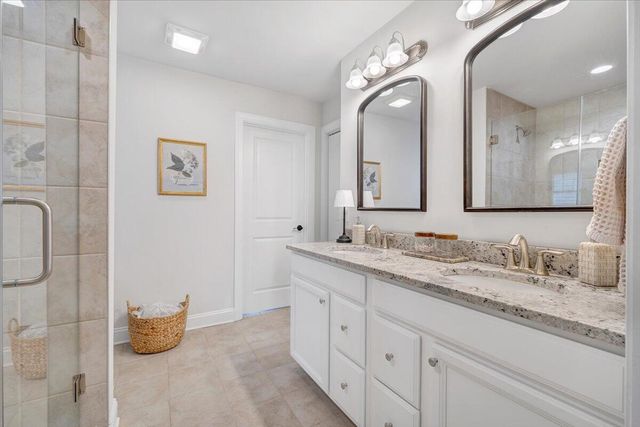 2287 Foxfield LN, Salem, VA 24153