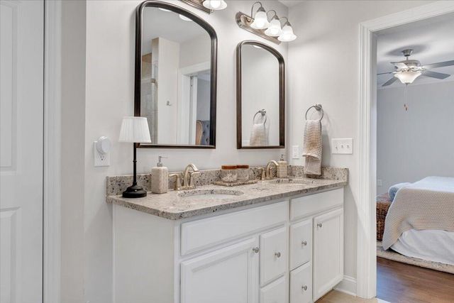 2287 Foxfield LN, Salem, VA 24153