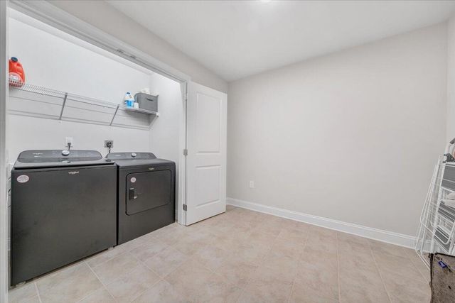 2287 Foxfield LN, Salem, VA 24153