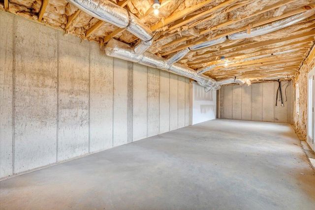 2287 Foxfield LN, Salem, VA 24153