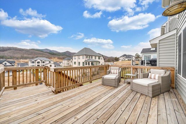 2287 Foxfield LN, Salem, VA 24153