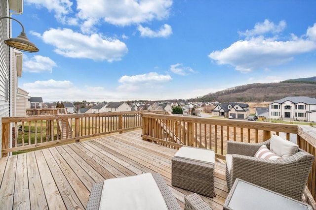 2287 Foxfield LN, Salem, VA 24153