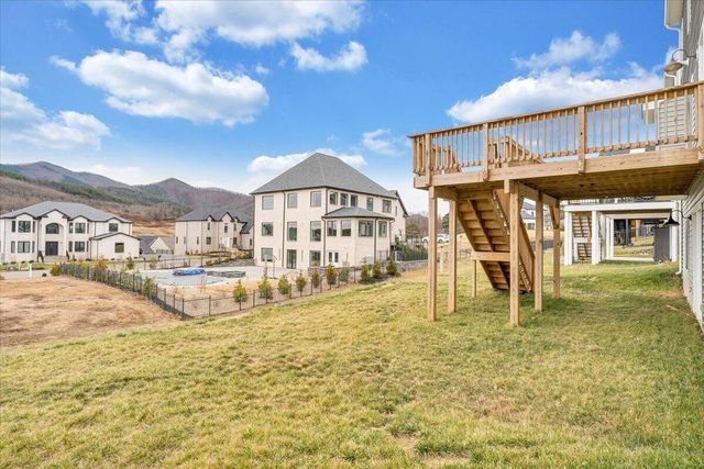 2287 Foxfield LN, Salem, VA 24153