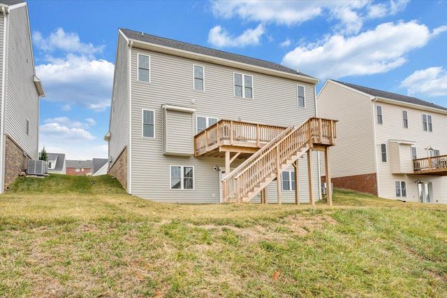 2287 Foxfield LN, Salem, VA 24153