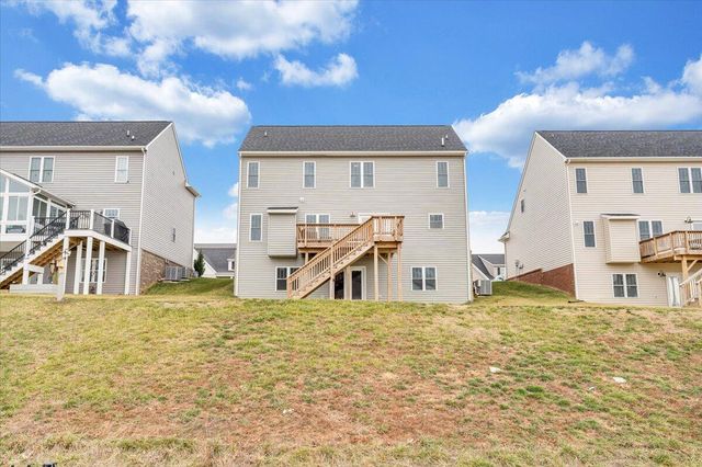 2287 Foxfield LN, Salem, VA 24153