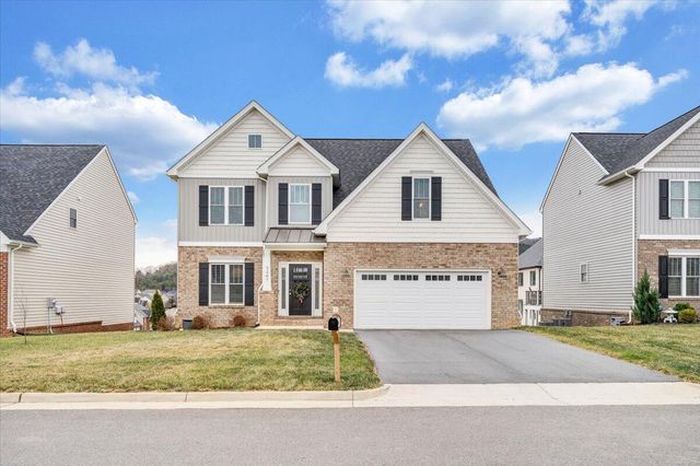 2287 Foxfield LN, Salem, VA 24153