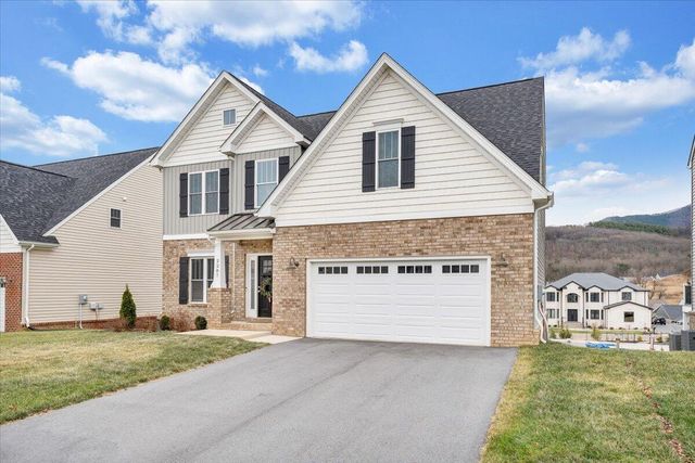 2287 Foxfield LN, Salem, VA 24153