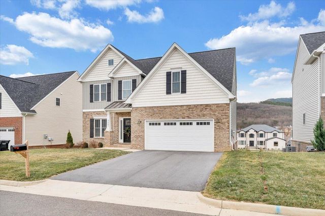 2287 Foxfield LN, Salem, VA 24153