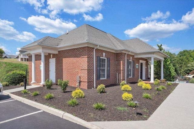 2287 Foxfield LN, Salem, VA 24153