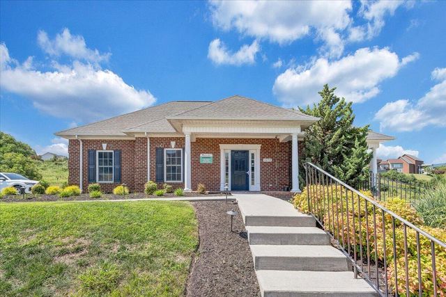 2287 Foxfield LN, Salem, VA 24153