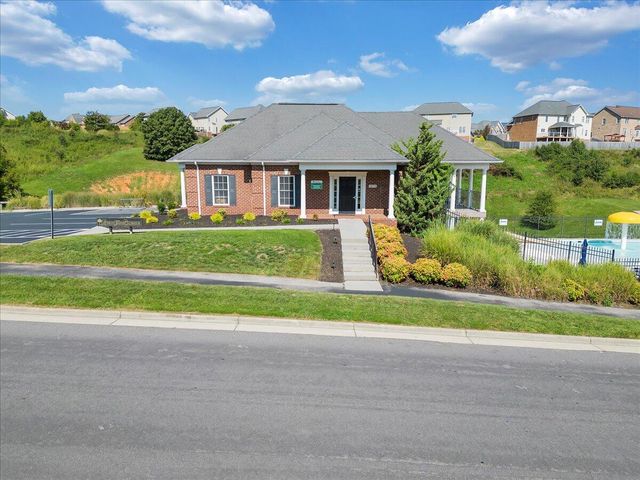 2287 Foxfield LN, Salem, VA 24153