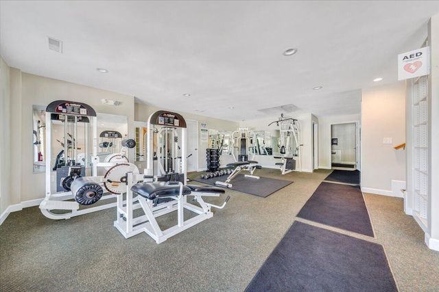 2287 Foxfield LN, Salem, VA 24153