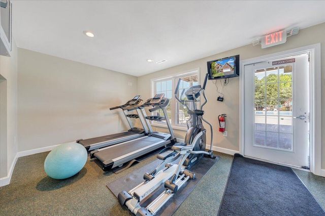 2287 Foxfield LN, Salem, VA 24153