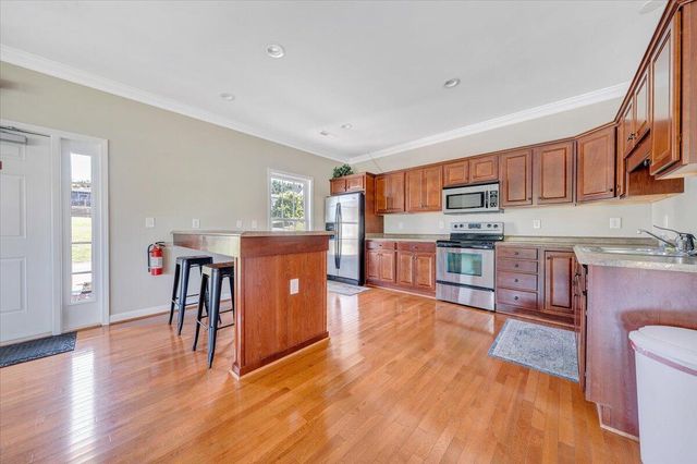 2287 Foxfield LN, Salem, VA 24153