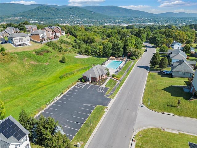 2287 Foxfield LN, Salem, VA 24153